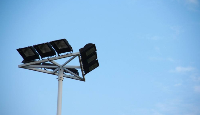 学校篮球场led投光灯_室内体育馆投光灯工程案例 学校篮球场led投光灯_室内体育馆投光灯工程案例